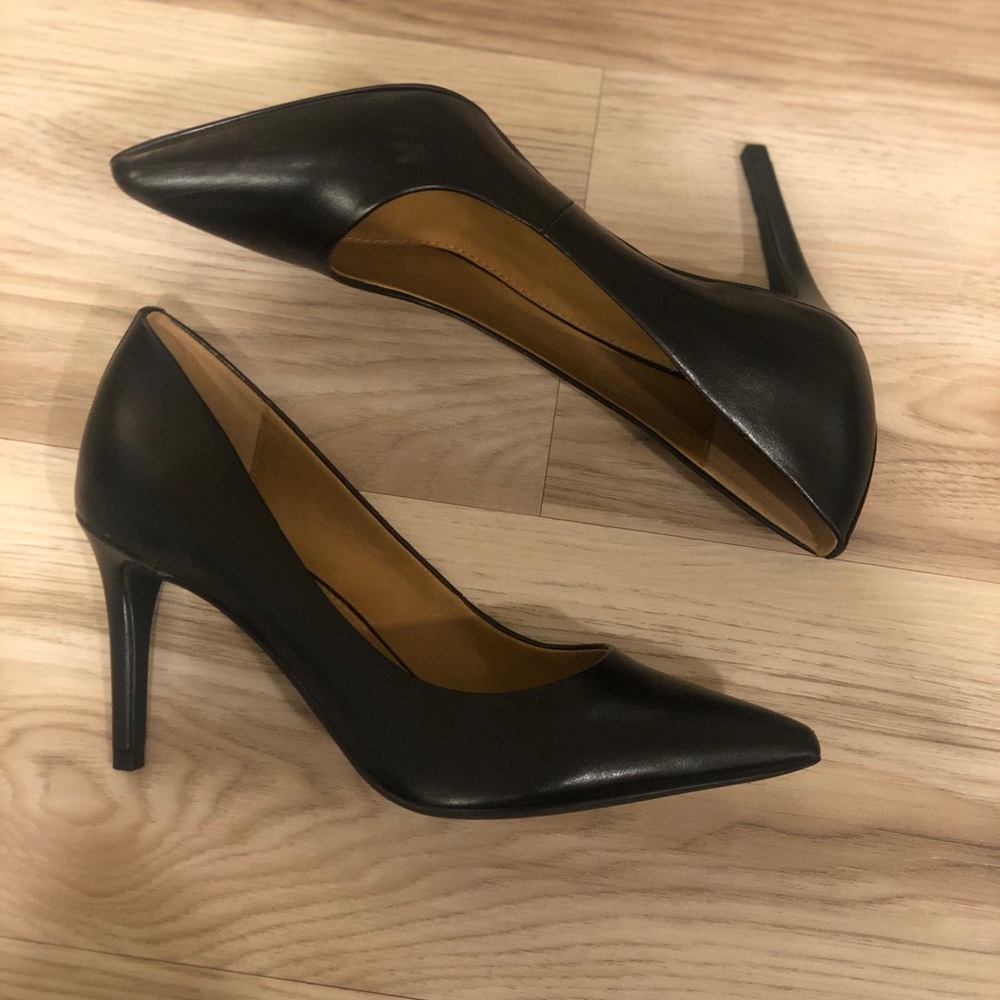 Classic black professional heels!